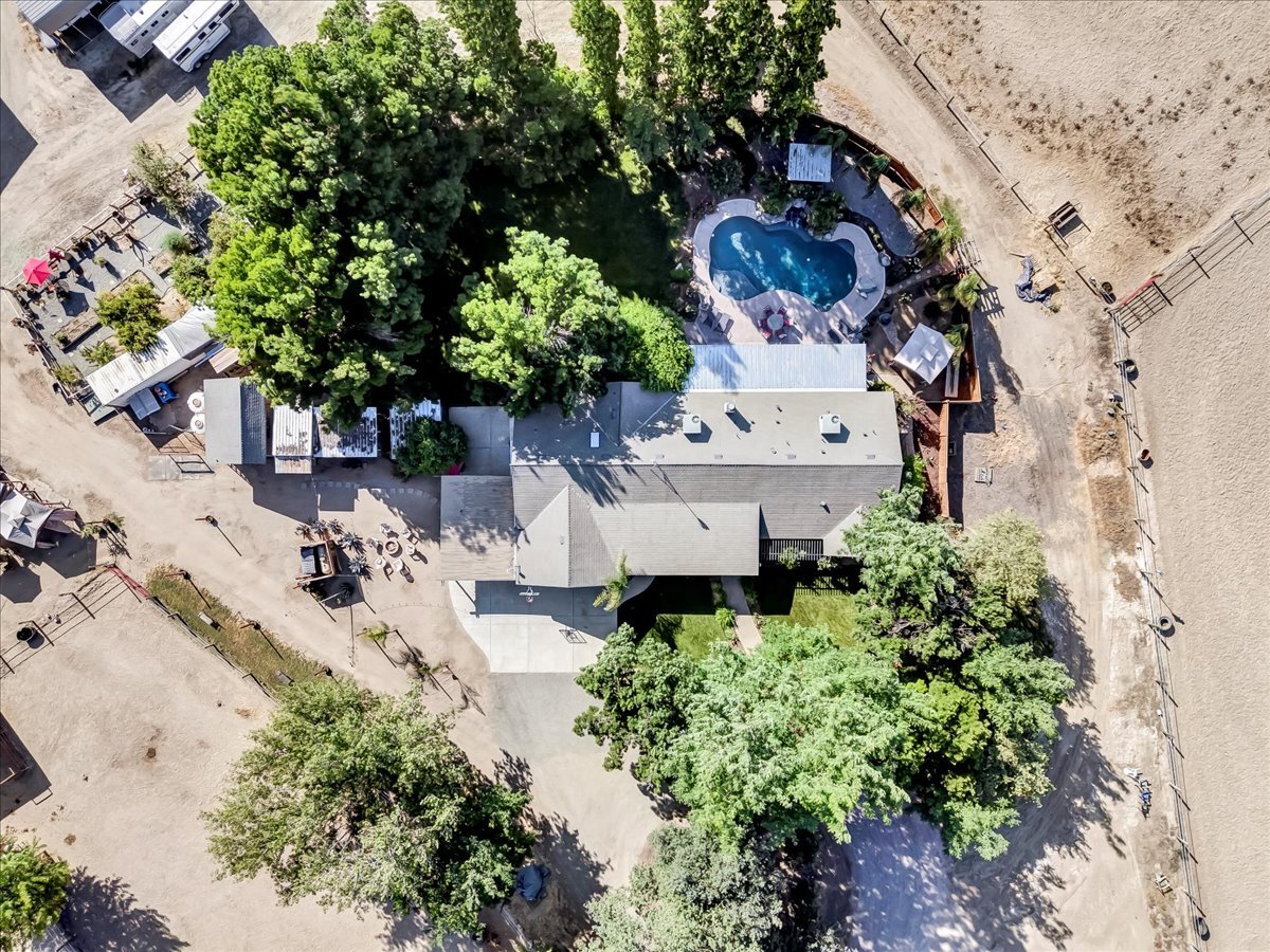 17276 Iona Ave, Lemoore, CA for Sale