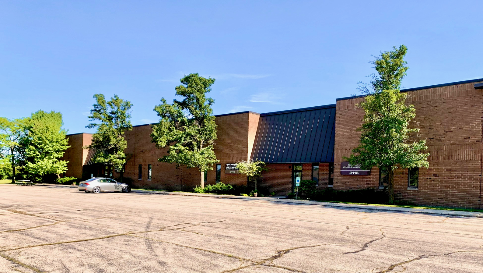 2101-2115 Tempel Dr, Libertyville, IL for Sale