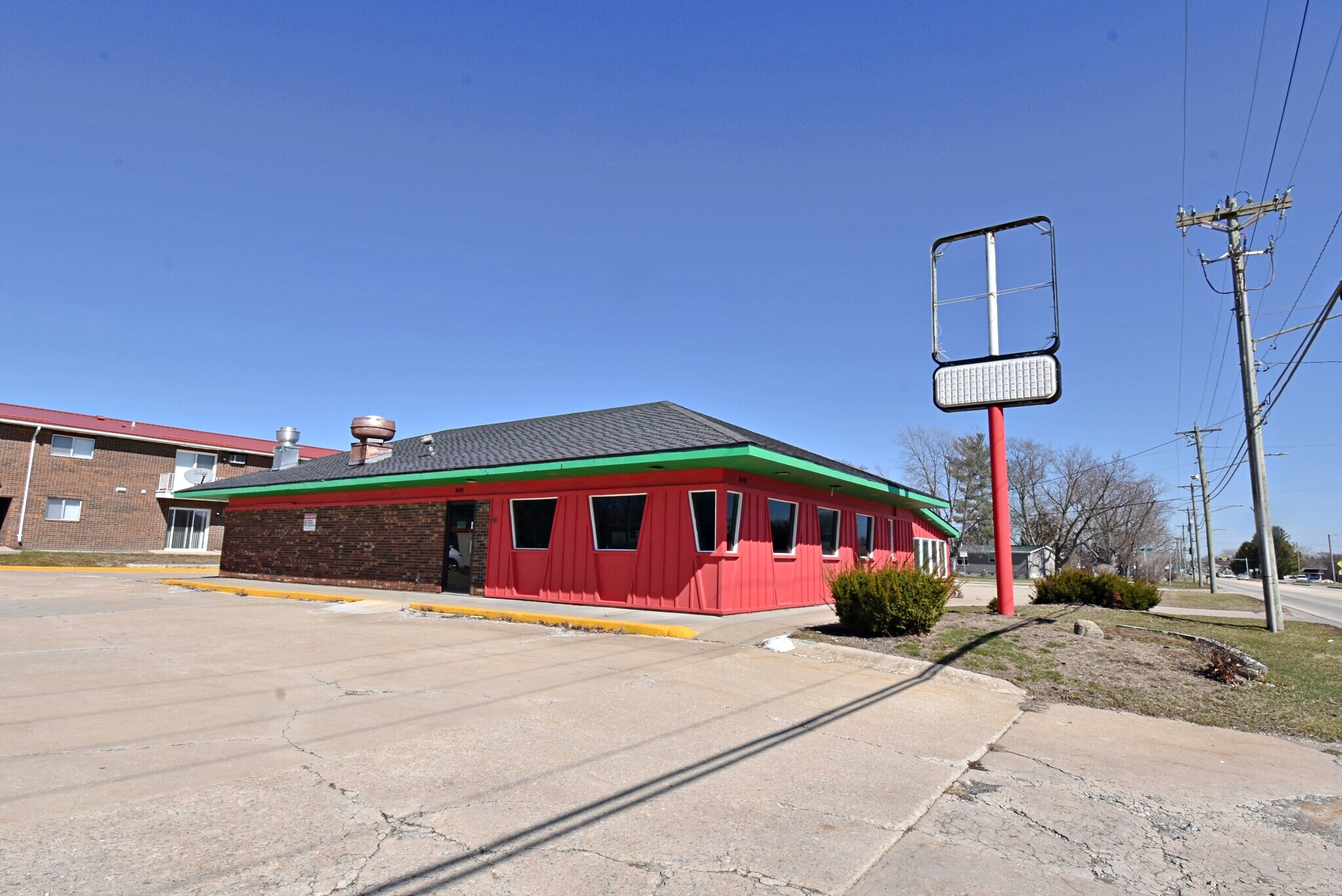 1640 1st St W, Independence, IA for Sale
