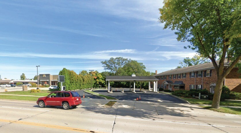Cedarburg Square outlot, Cedarburg, WI for Sale