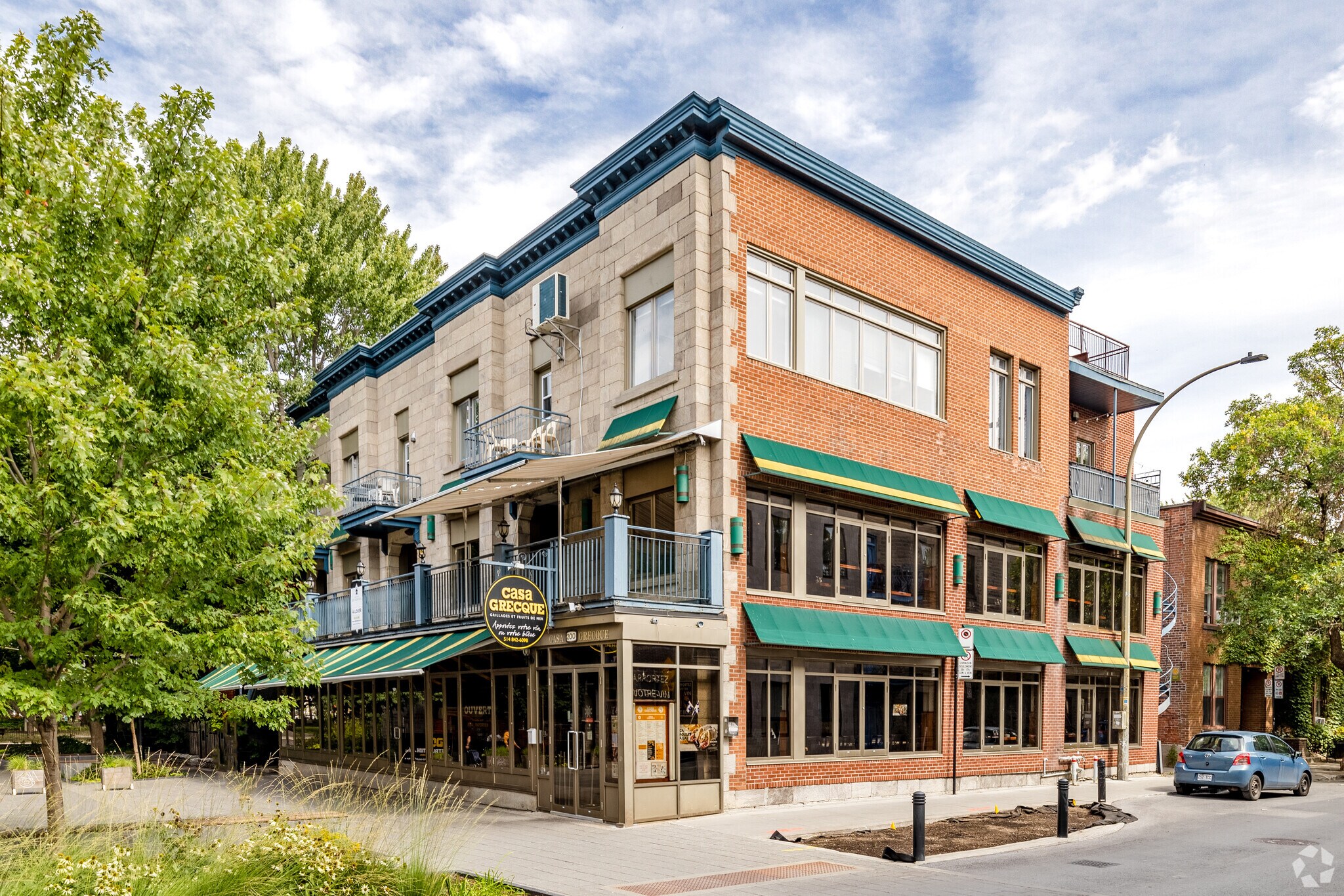 200-216 Rue Prince-Arthur EST, Montréal, QC for Rent