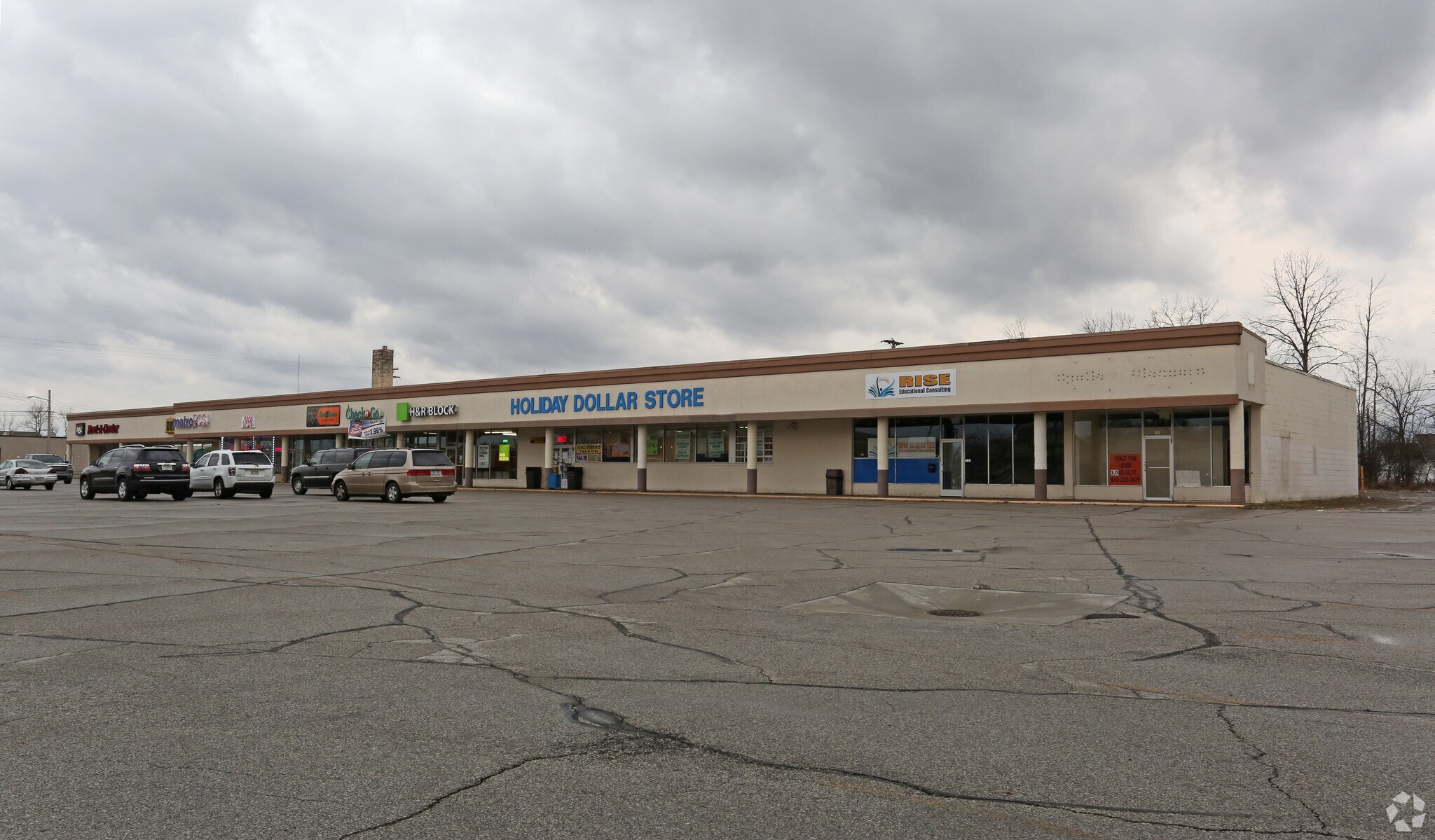 3405-3419 E Genesee Ave, Saginaw, MI for Rent