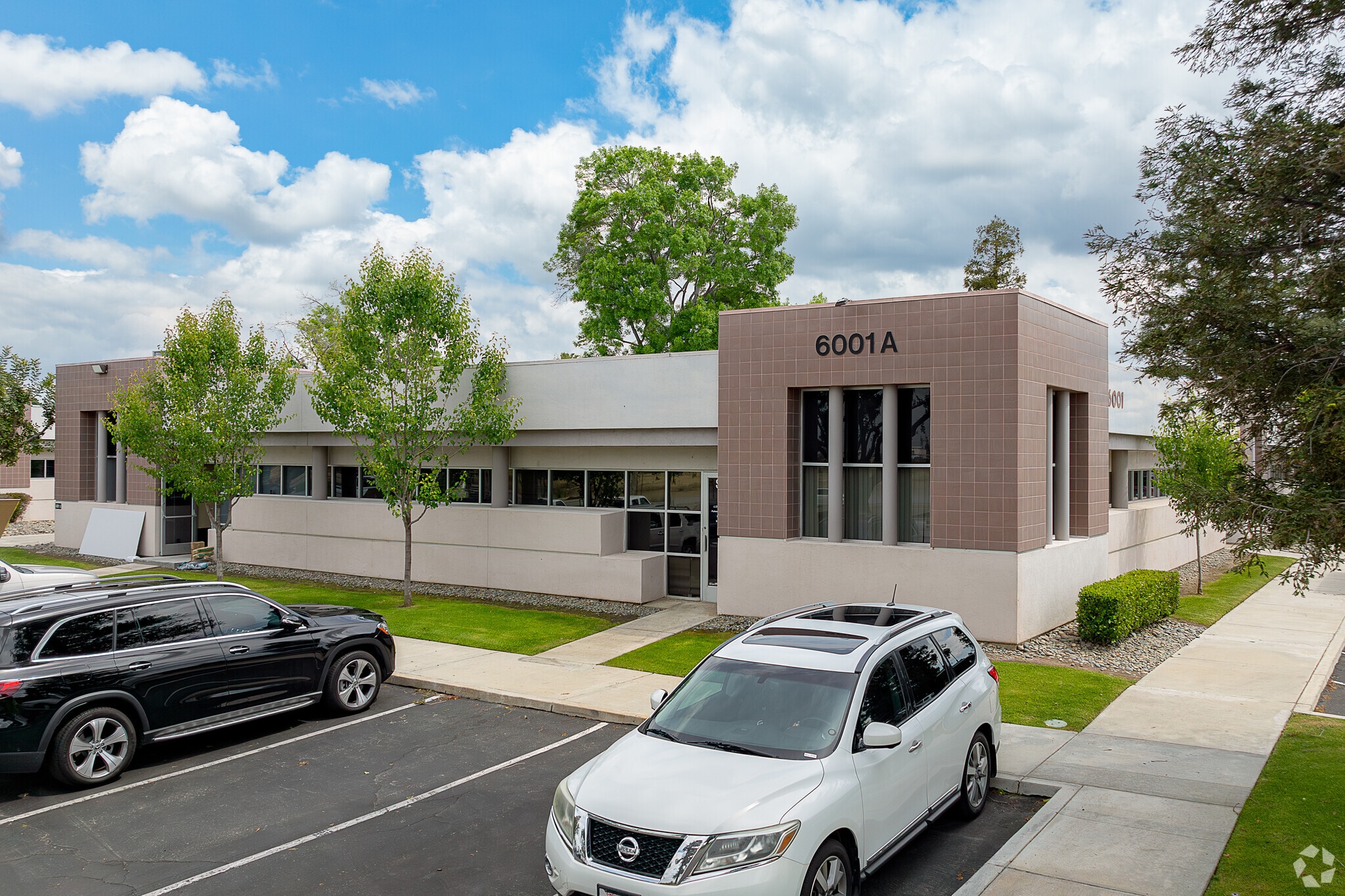 6001 Truxtun Ave, Bakersfield, CA for Sale