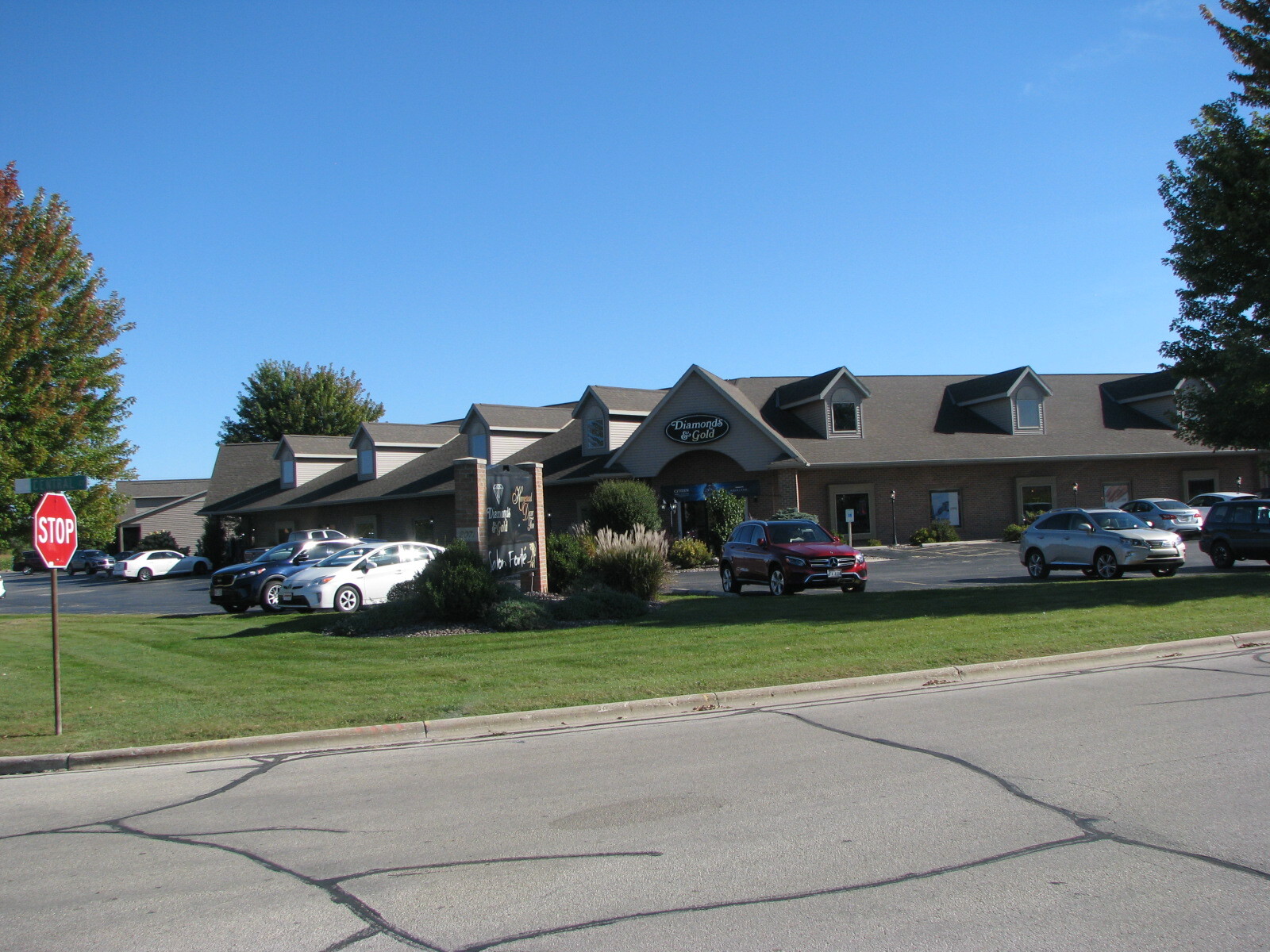 2071 Central Dr, Green Bay, WI for Rent