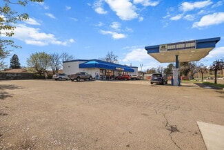 Red Bluff, CA Service Station - 1715 Walnut St