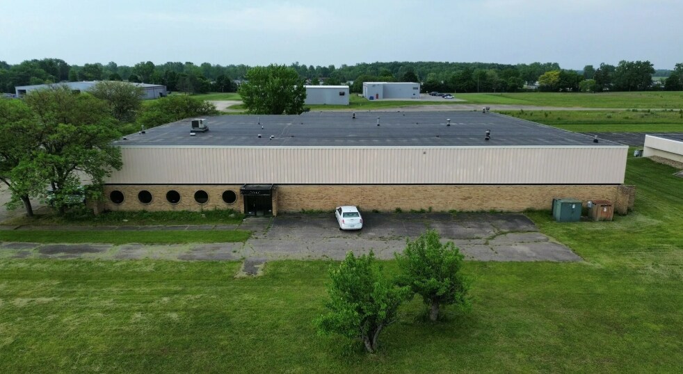 3027 Airpark Dr N, Flint, MI for Sale