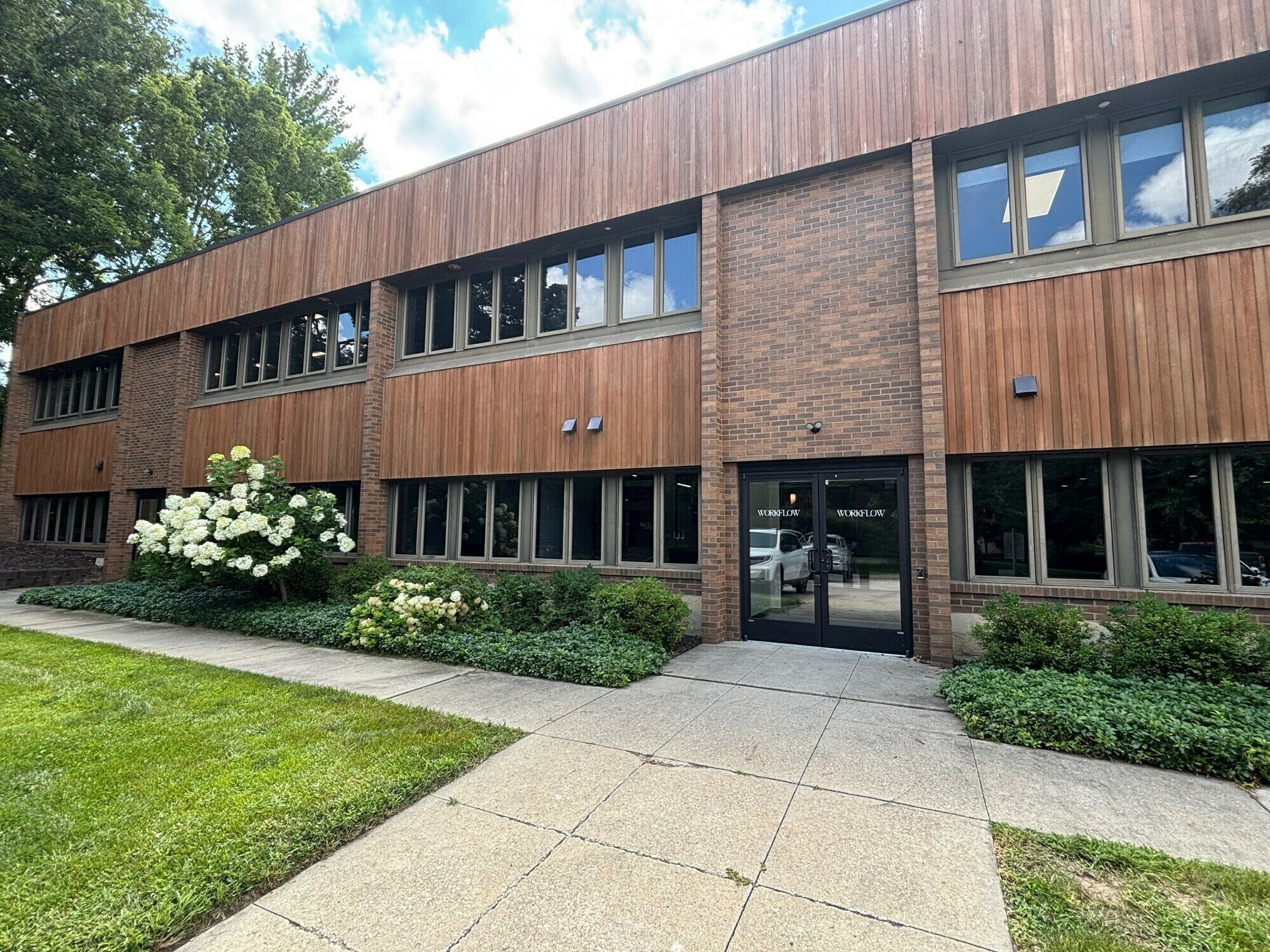 7177 Hickman Rd, Urbandale, IA for Sale