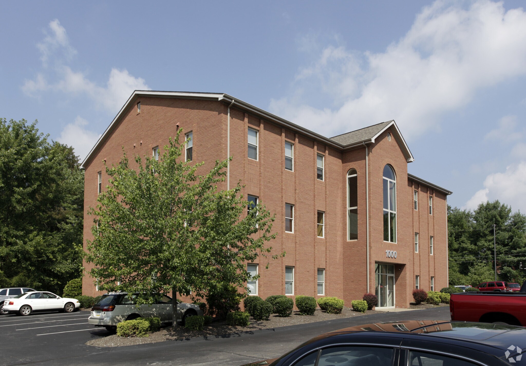 1000 Commerce Dr, Coraopolis, PA for Sale