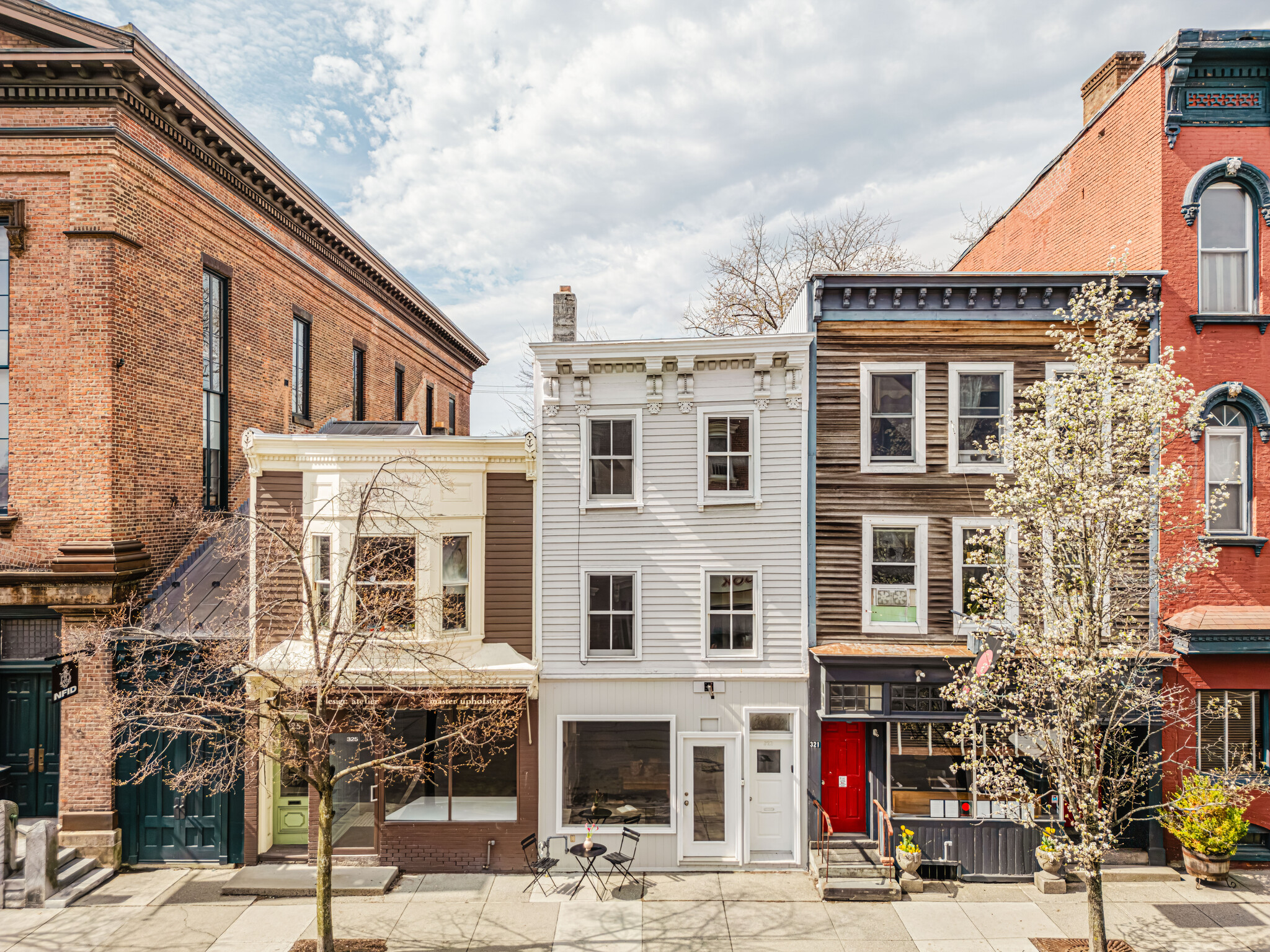 323 Warren St, Hudson, NY for Sale