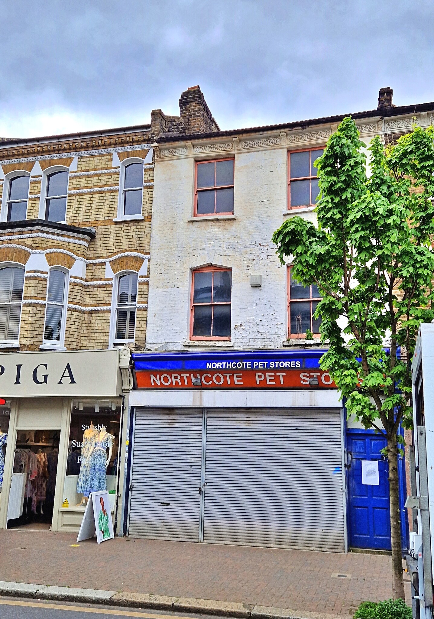 82 Northcote Rd, London, LND for Rent