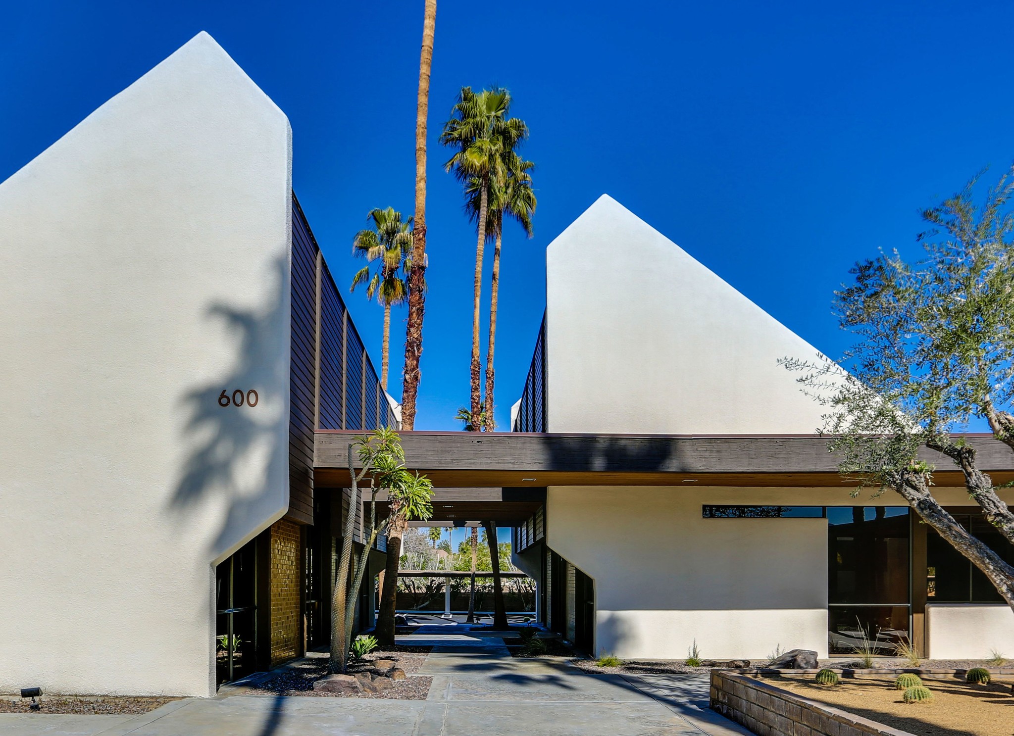 750 E Tahquitz Canyon Way, Palm Springs, CA for Rent