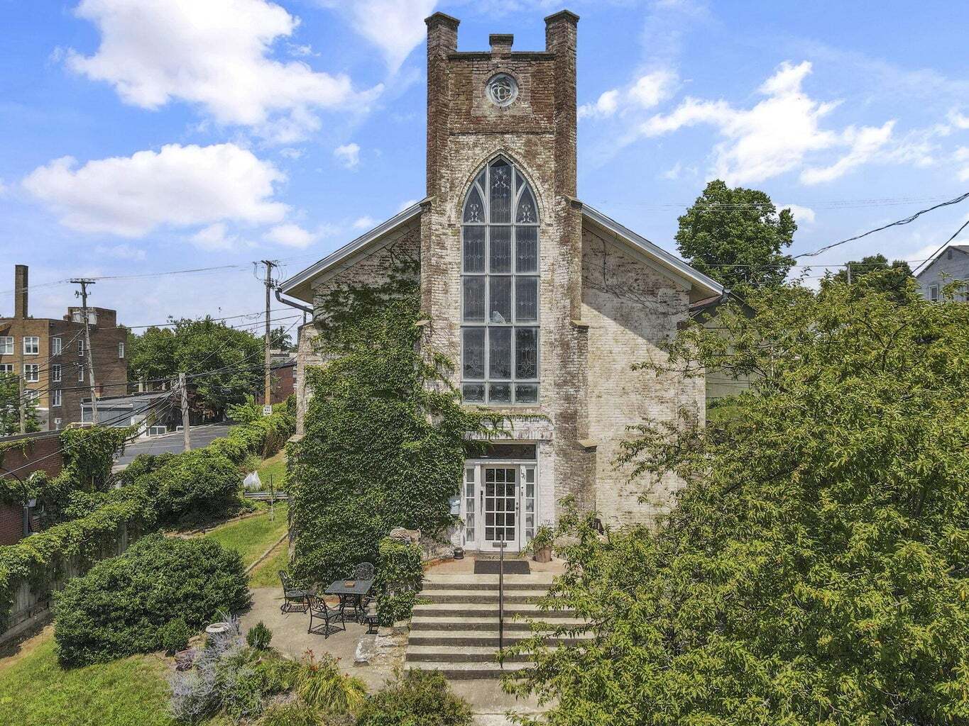 131 E Chestnut St, Lancaster, OH for Sale