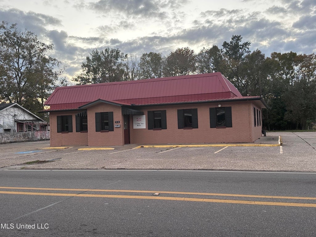 515 S High School Ave, Columbia, MS for Sale