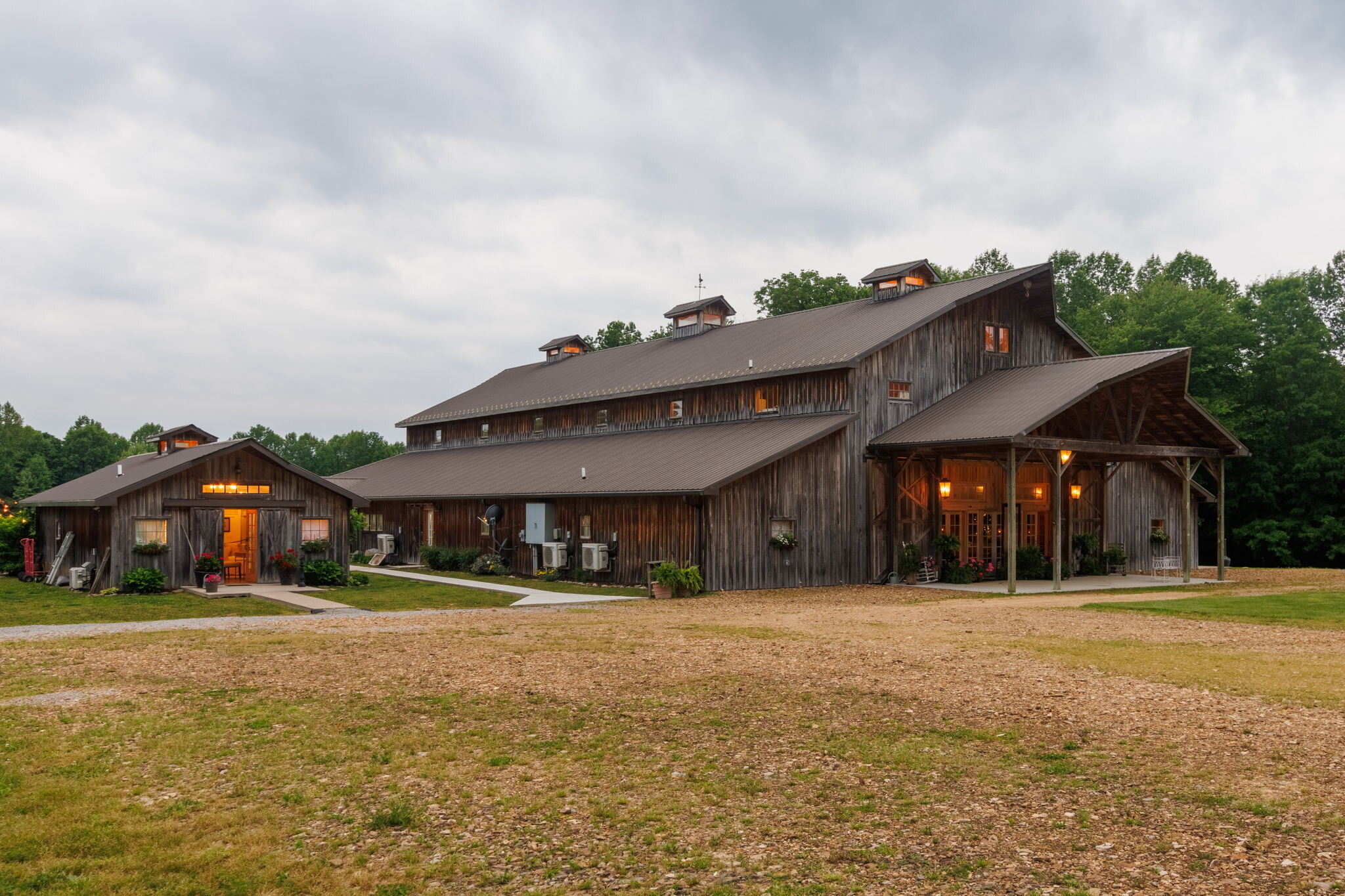 6863 E Highway 80, Russell Springs, KY for Sale