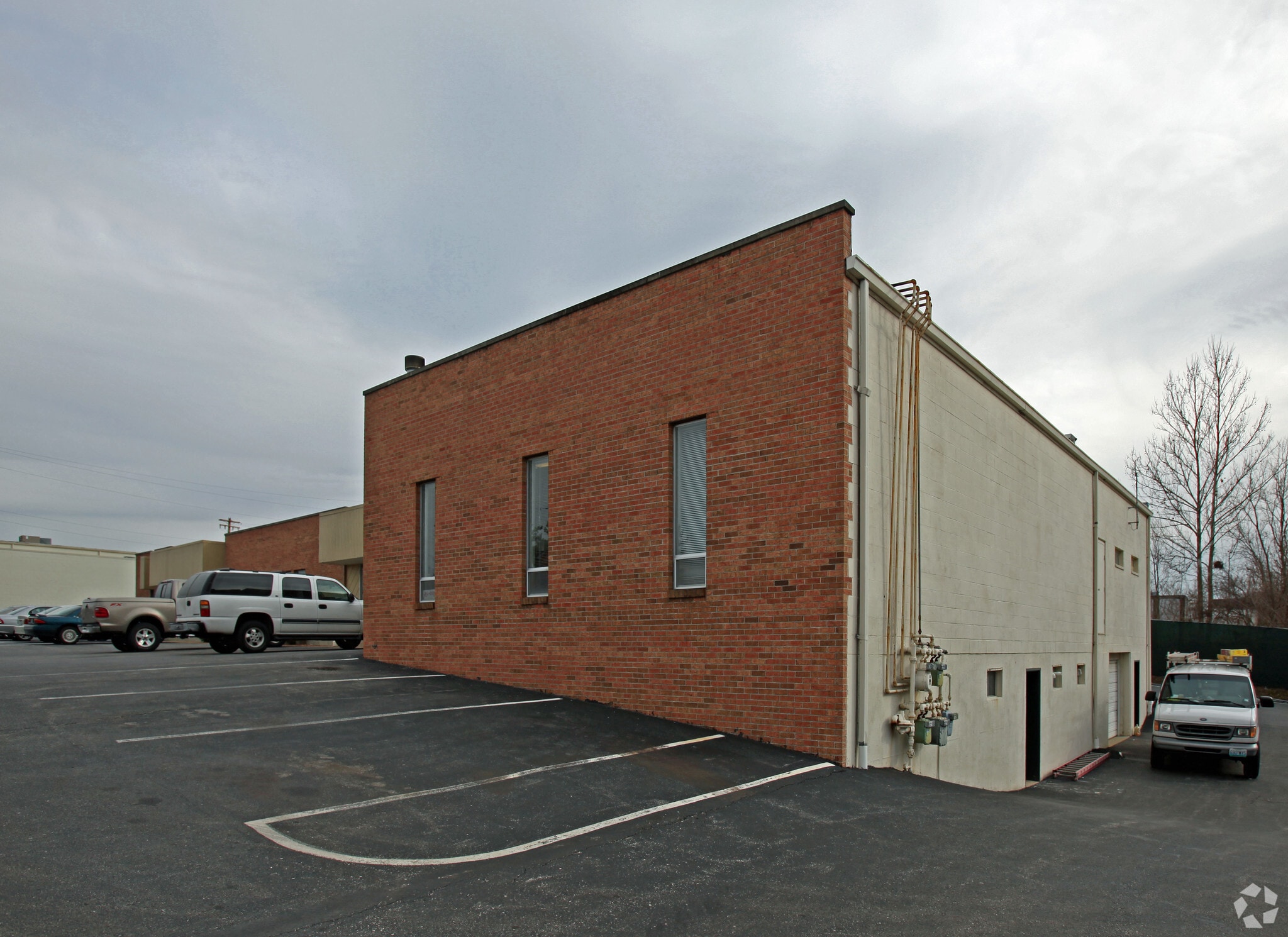 11724-11740 Lackland Industrial Dr, Maryland Heights, MO for Rent