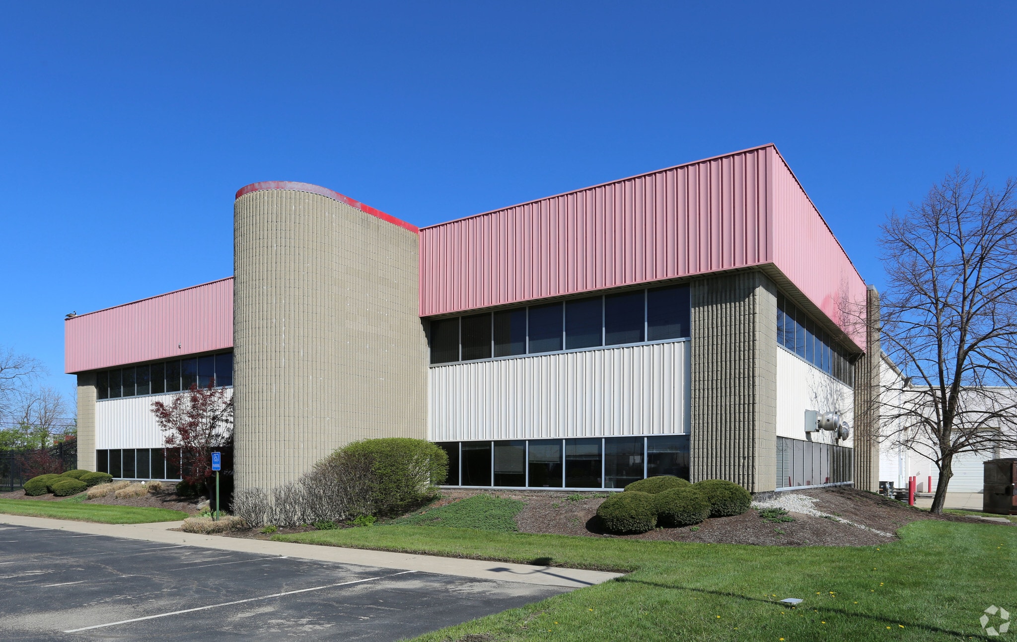 2786 E Crescentville Rd, West Chester, OH for Sale