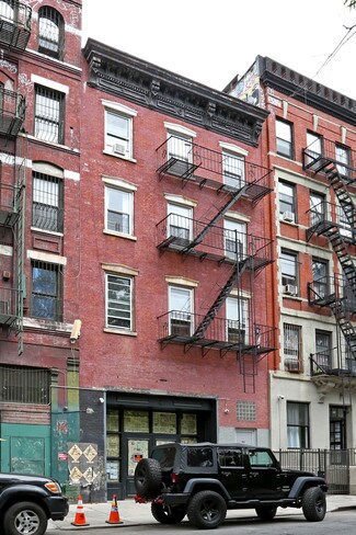 New York, NY Retail - 49 Monroe St