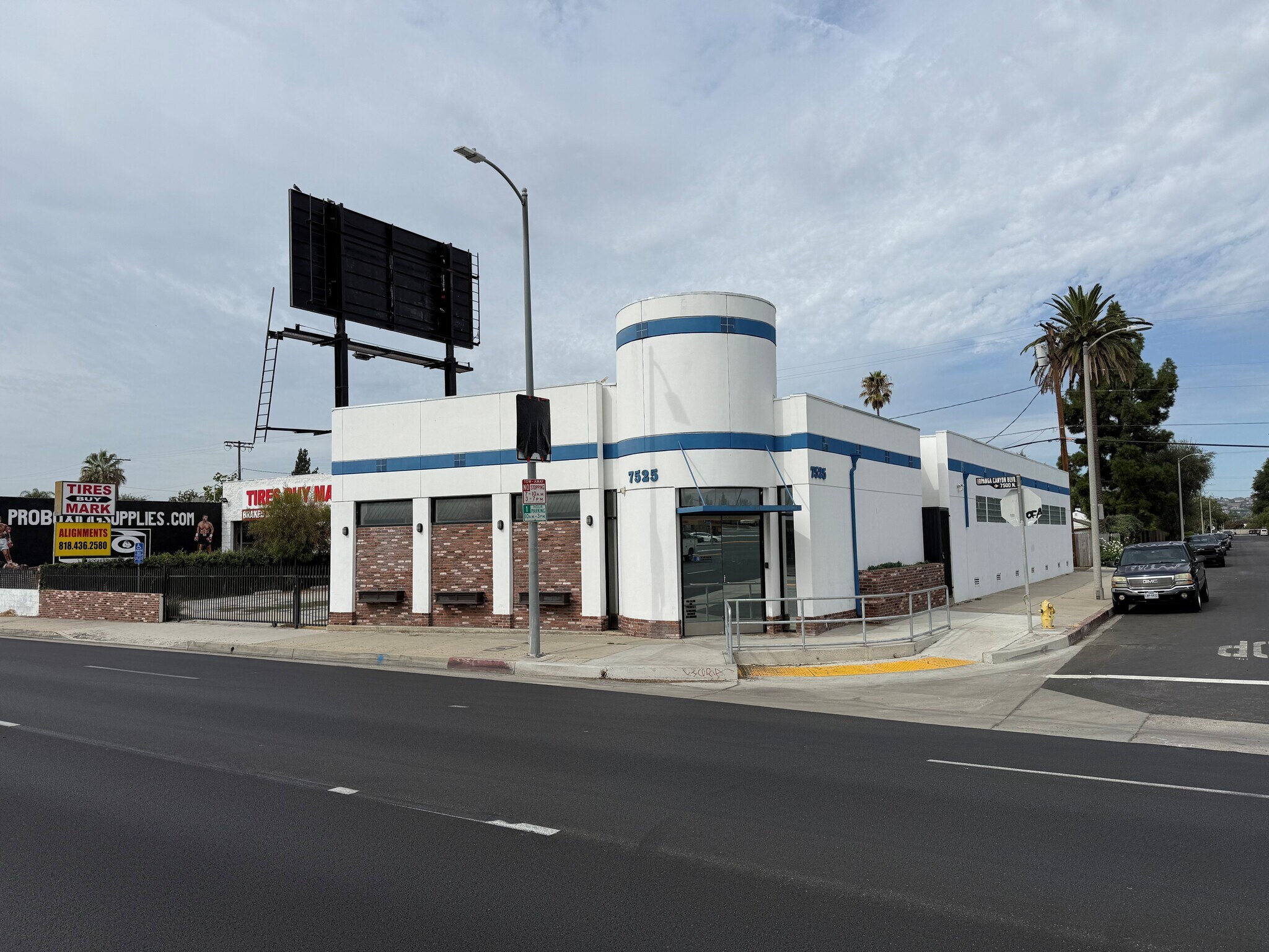 7525 Topanga Canyon Blvd, Canoga Park, CA for Rent