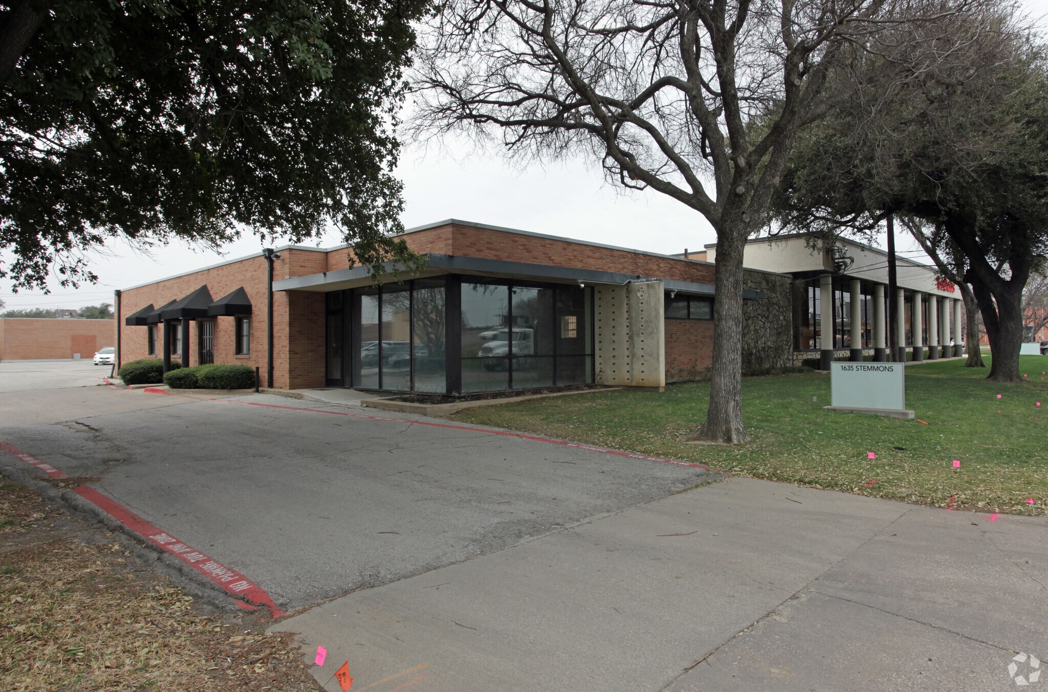 1635 N Stemmons Fwy, Dallas, TX for Rent