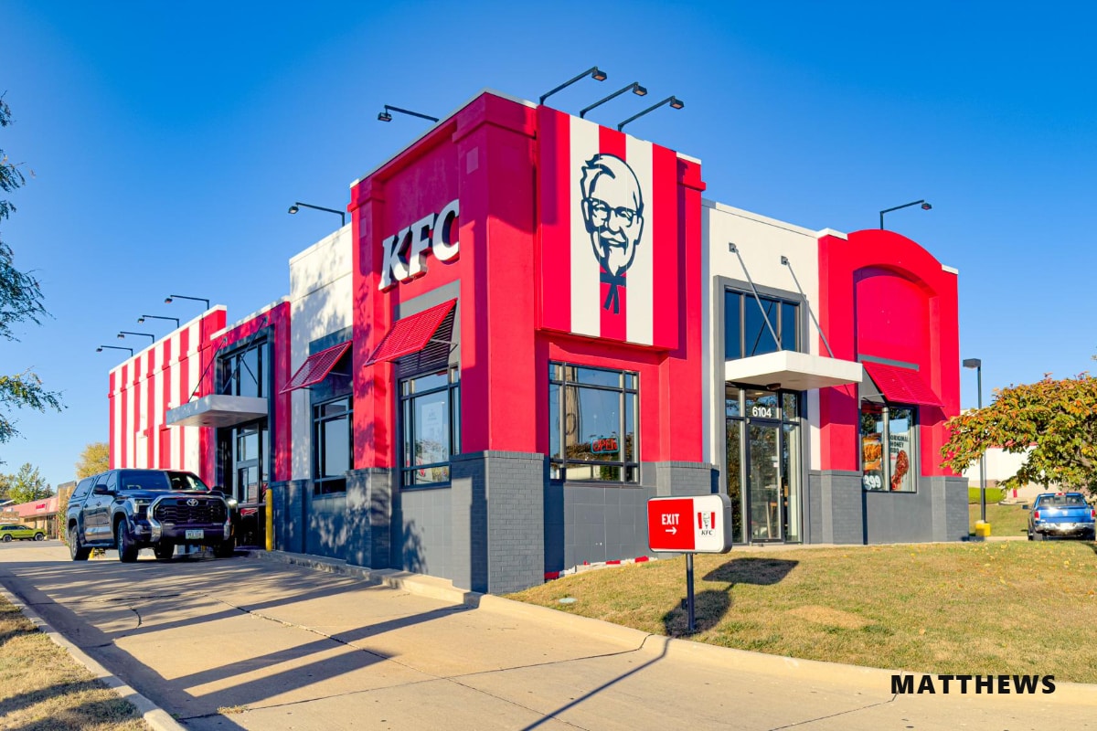 6104 University Ave, Cedar Falls, IA for Sale