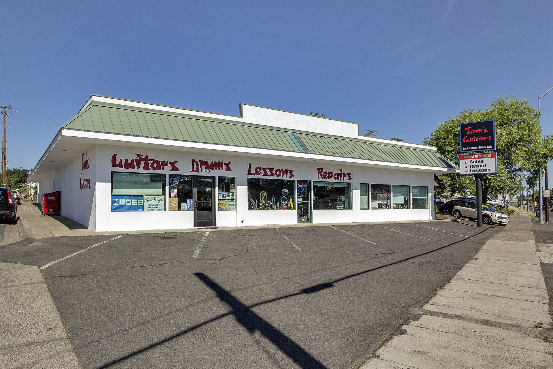 1105 N Riverside Ave, Medford, OR for Sale