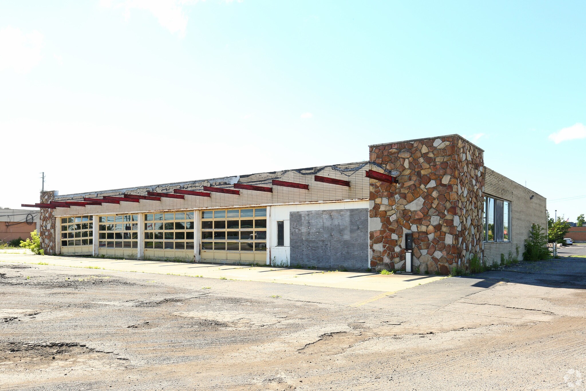 19971 Northline Rd, Southgate, MI for Rent