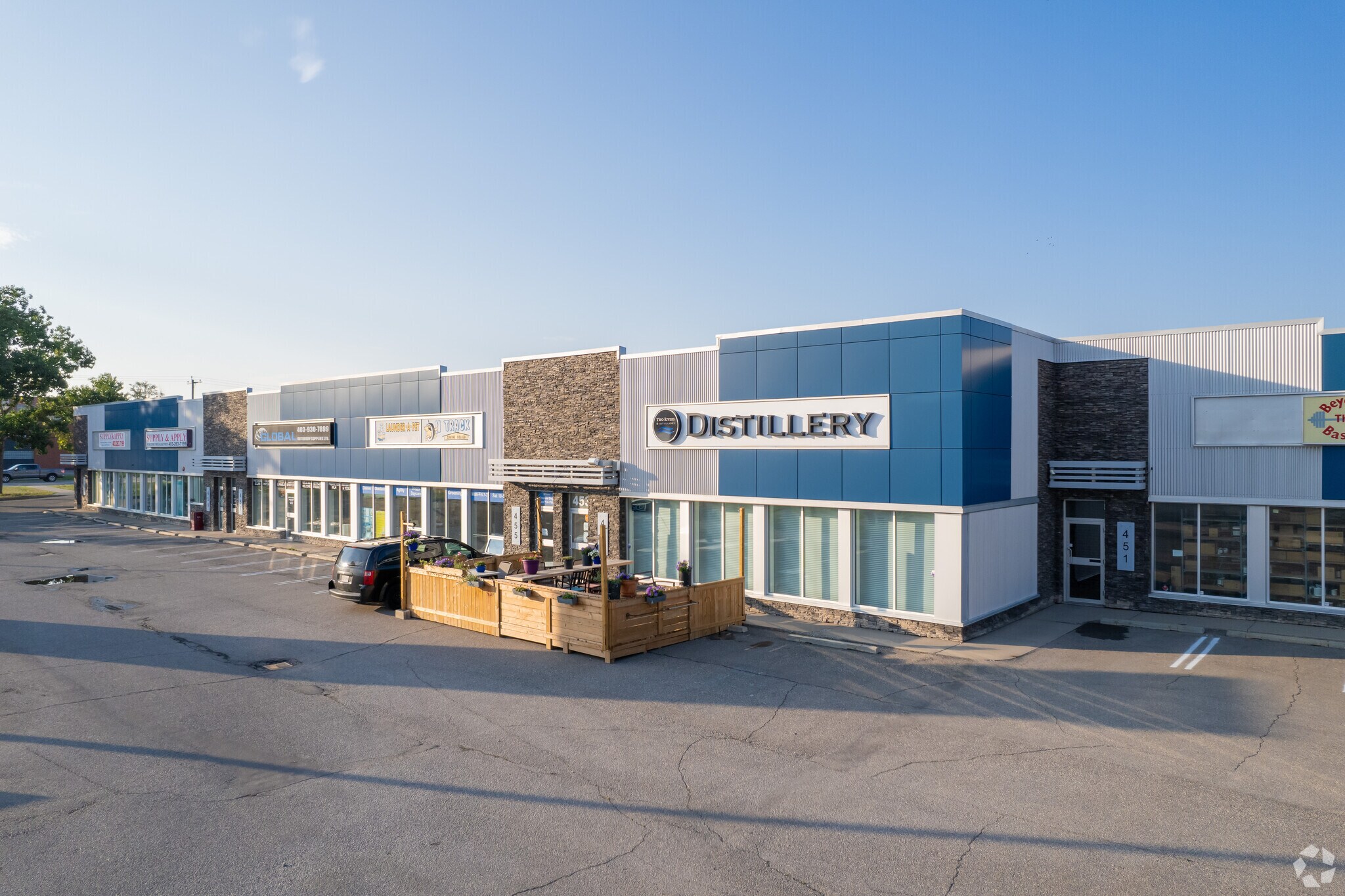 451-463 42nd Ave SE, Calgary, AB for Rent