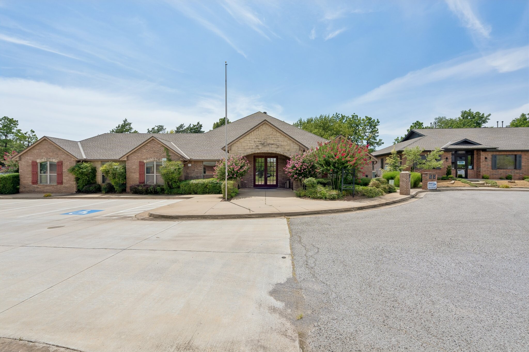 2933 S Bryant Ave, Edmond, OK for Sale