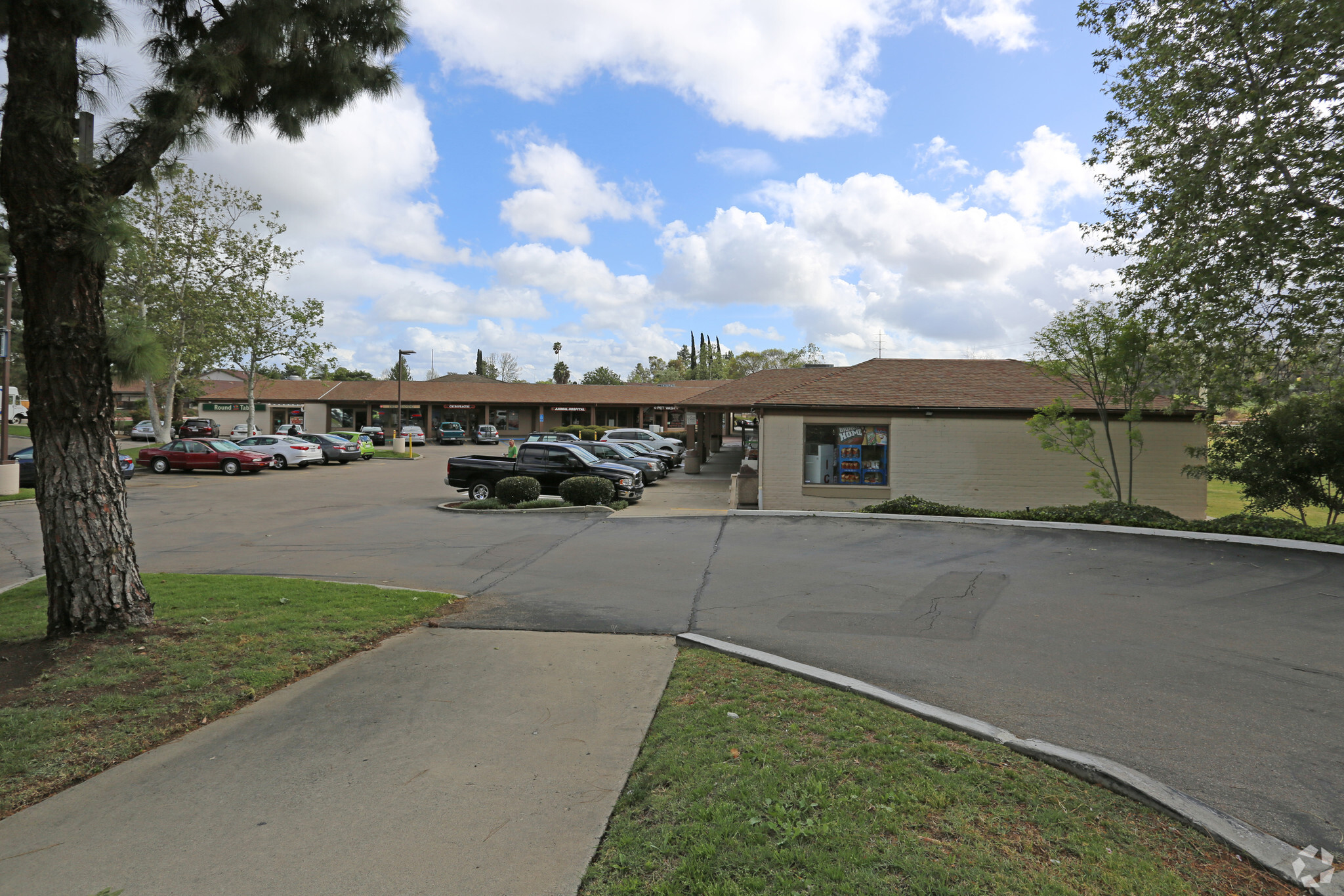 555 W Country Club Ln, Escondido, CA for Rent
