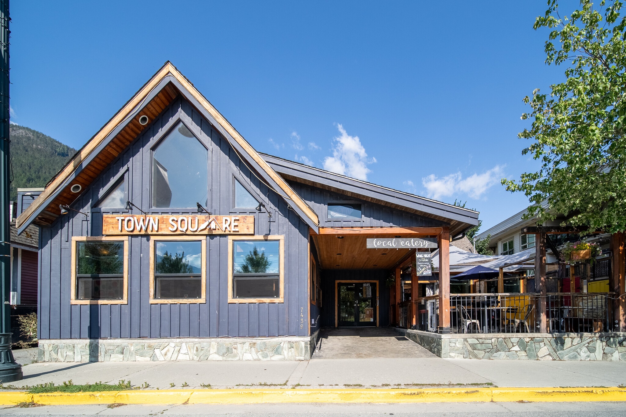 7439 Frontier St, Pemberton, BC for Sale