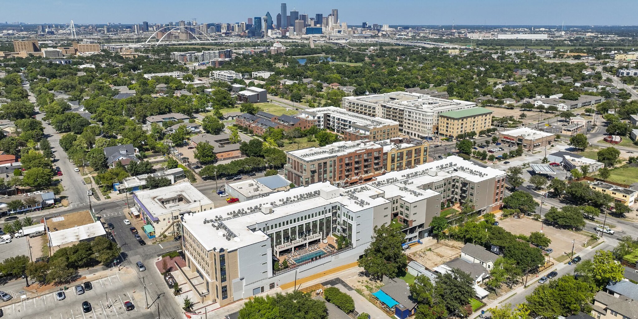 SW Davis and 7th St, Dallas, TX for Rent