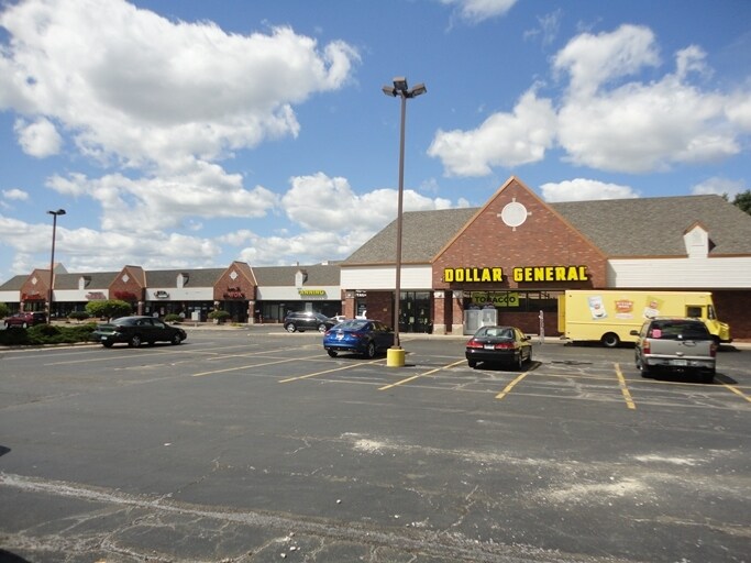 15311-15361 17 Mile Rd, Clinton Township, MI for Rent