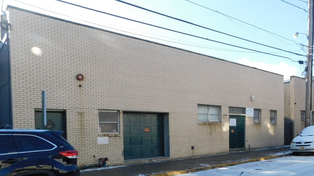 425427 69th St Guttenberg, NJ 07093 Industrial Property for Lease on