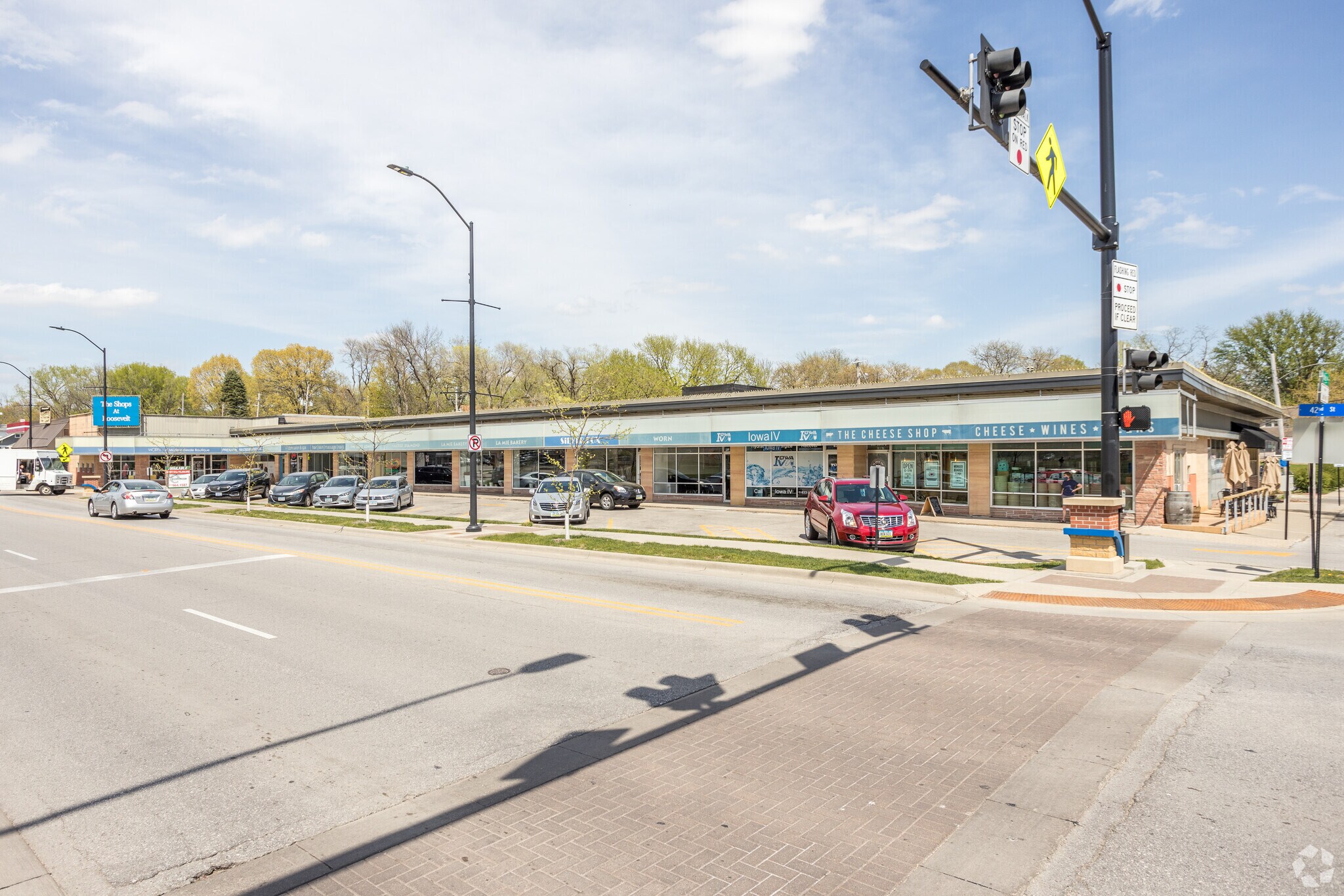 833-857 42nd St & Rollins Ave, Des Moines, IA for Rent