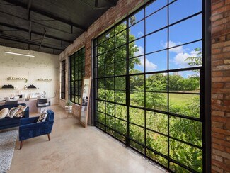 Dallas, TX Storefront Retail/Office - 1212 S Riverfront Blvd