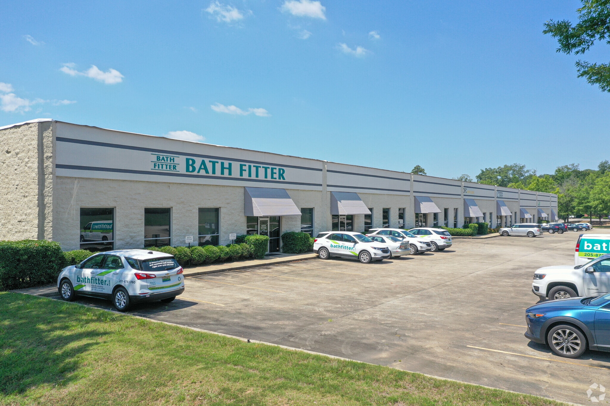 236-252 Cahaba Valley Pky N, Pelham, AL for Rent