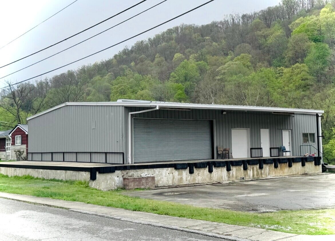 1160 Riverside Drive Dr, Prestonsburg, KY for Rent