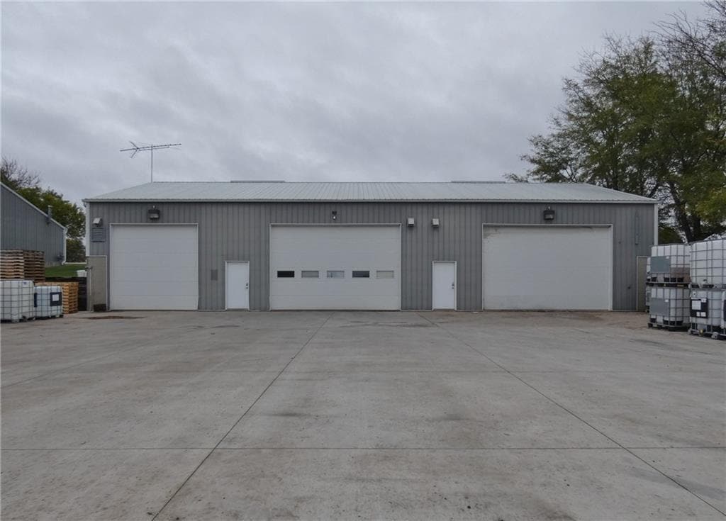 2284 Graceland dr, Pella, IA for Sale