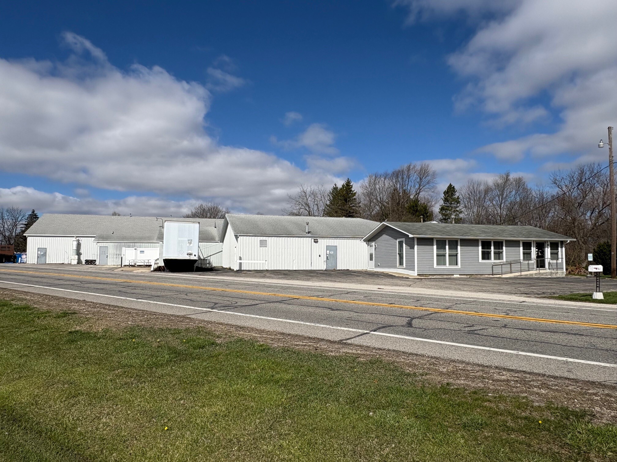 1021 N Indiana Ave, Syracuse, IN for Sale