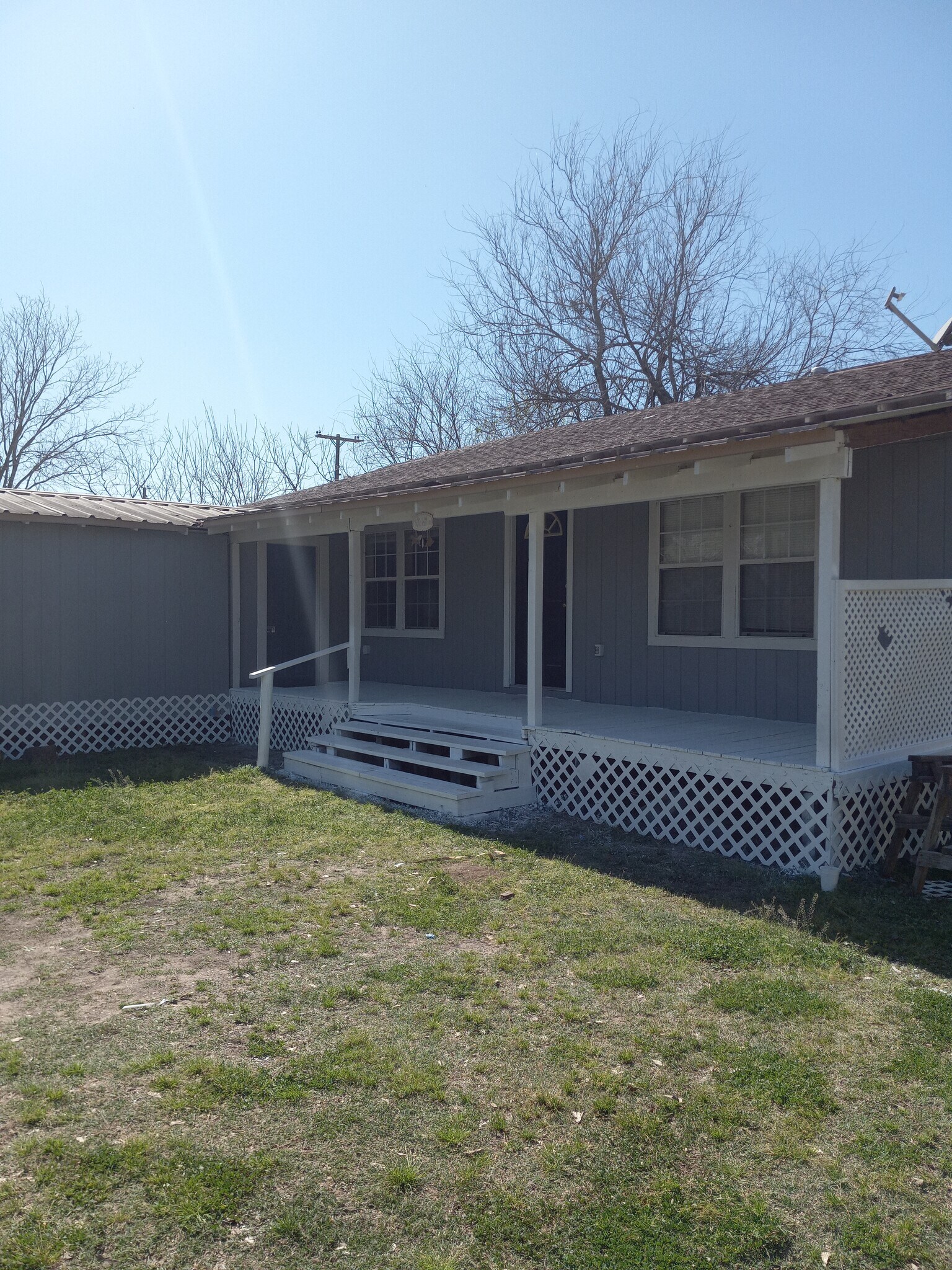 310 N Kleas St, Edna, TX for Sale