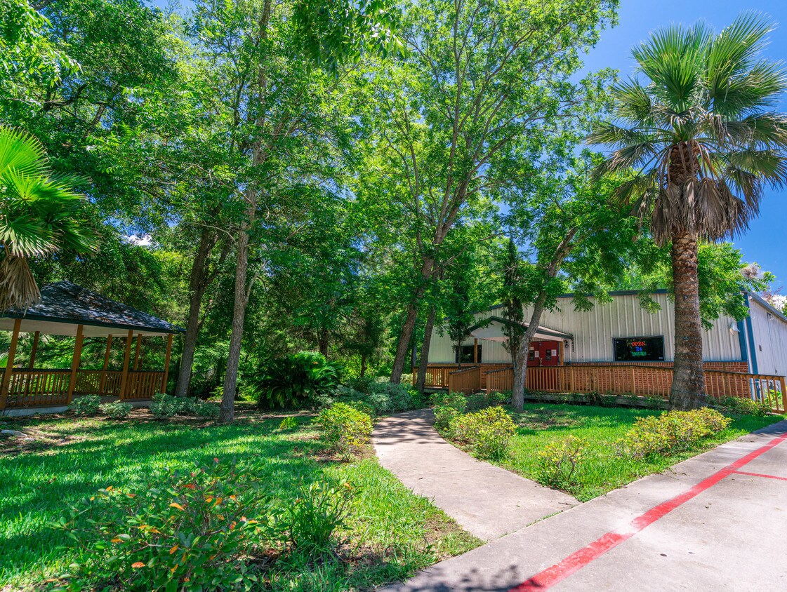 8425 Highway 6, Hitchcock, TX for Sale
