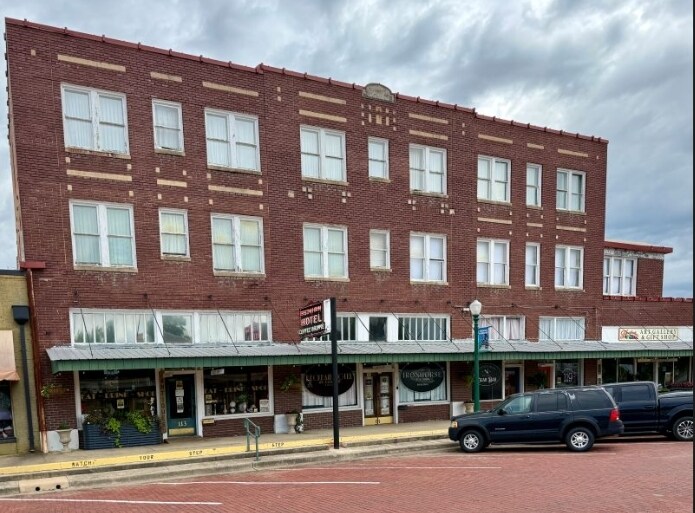 113 E Commerce St, Mineola, TX for Rent