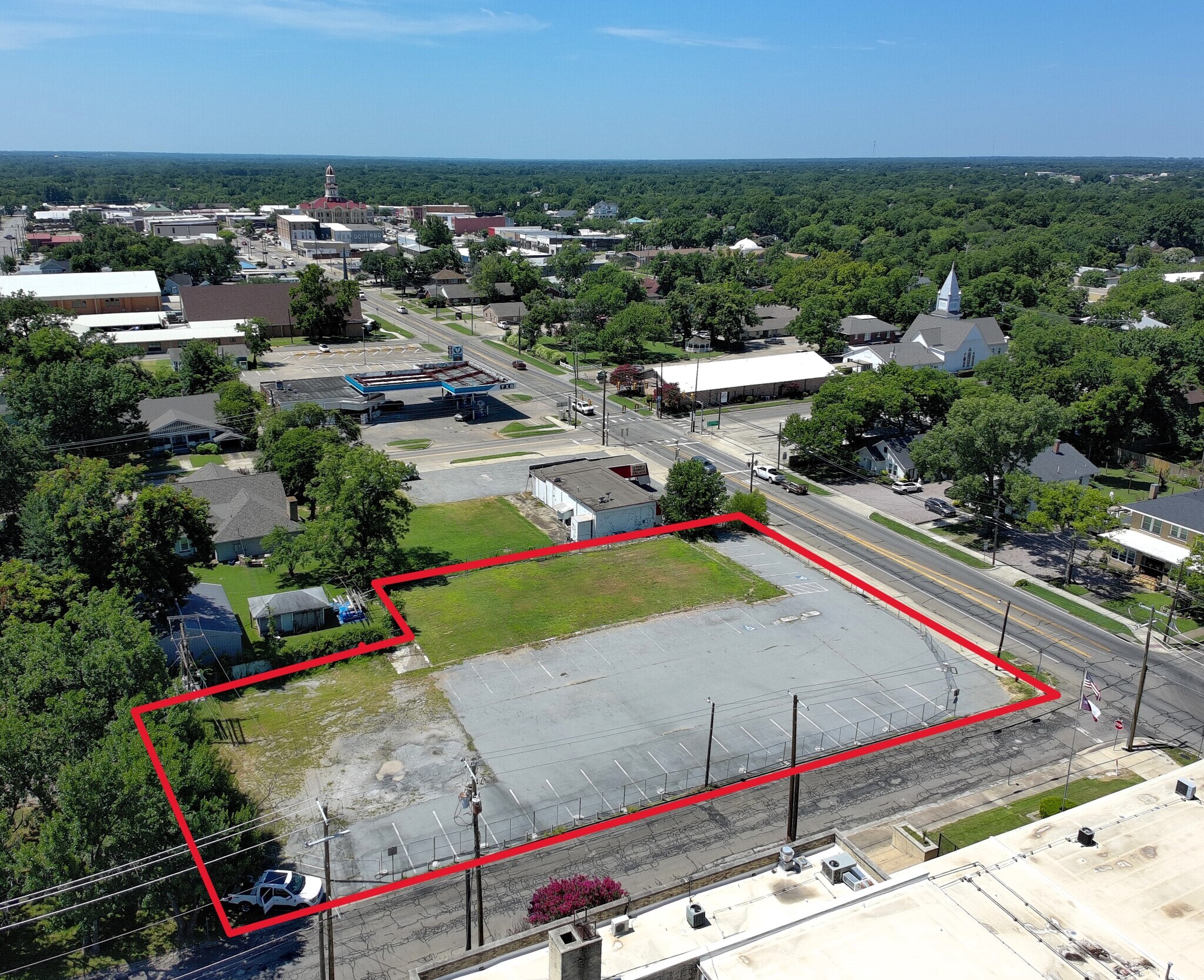 920 N Center St, Bonham, TX for Sale