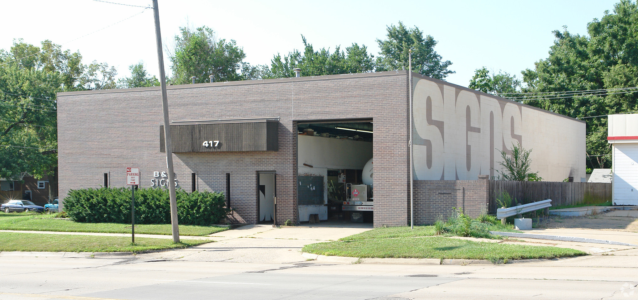 417 SE 10th Ave, Topeka, KS for Rent