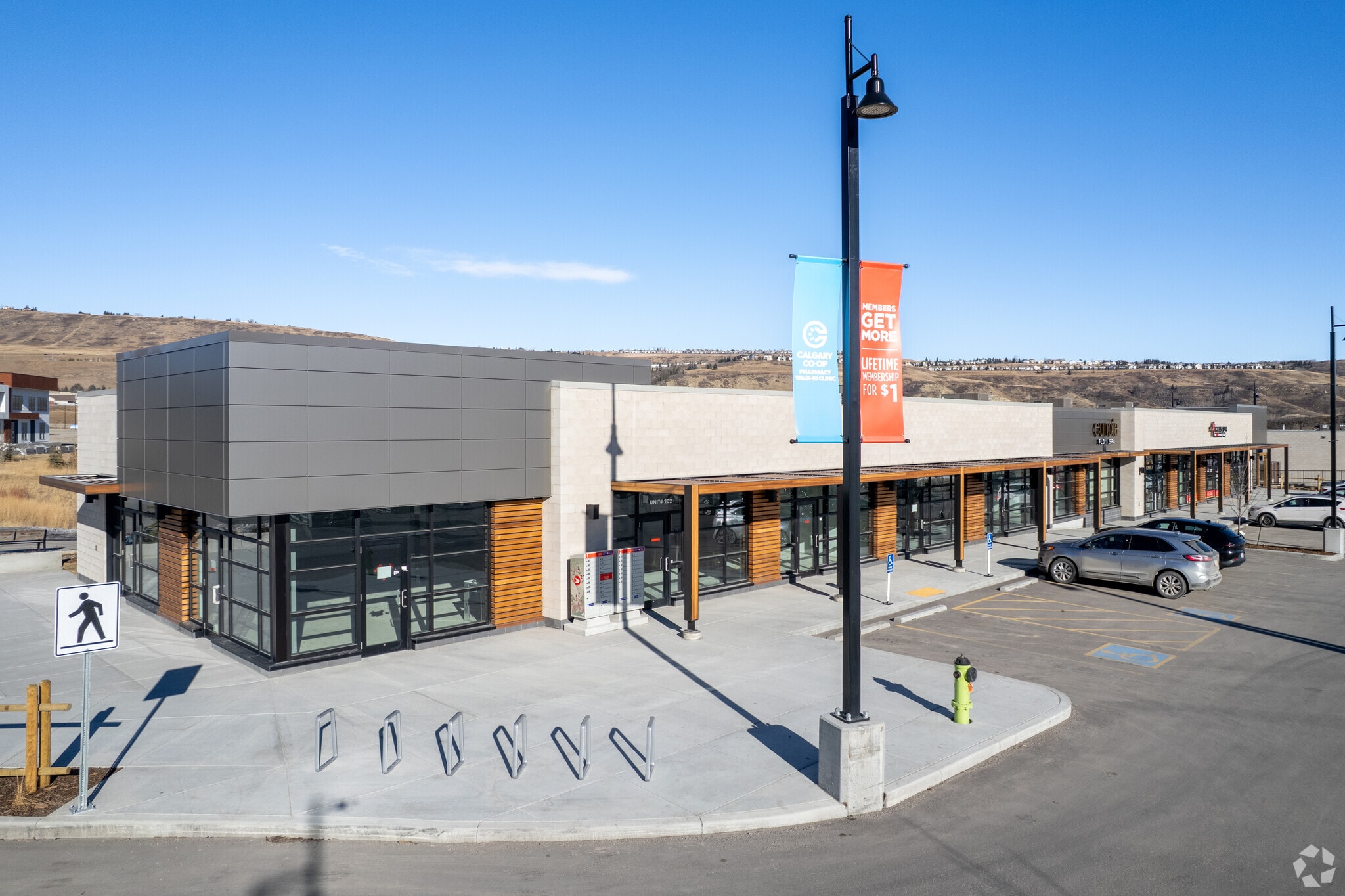 264 Park St, Cochrane, AB for Rent