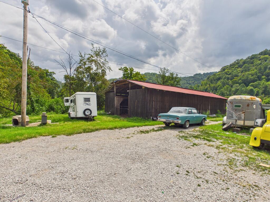 8031 Ky Route 122, Minnie, KY for Sale