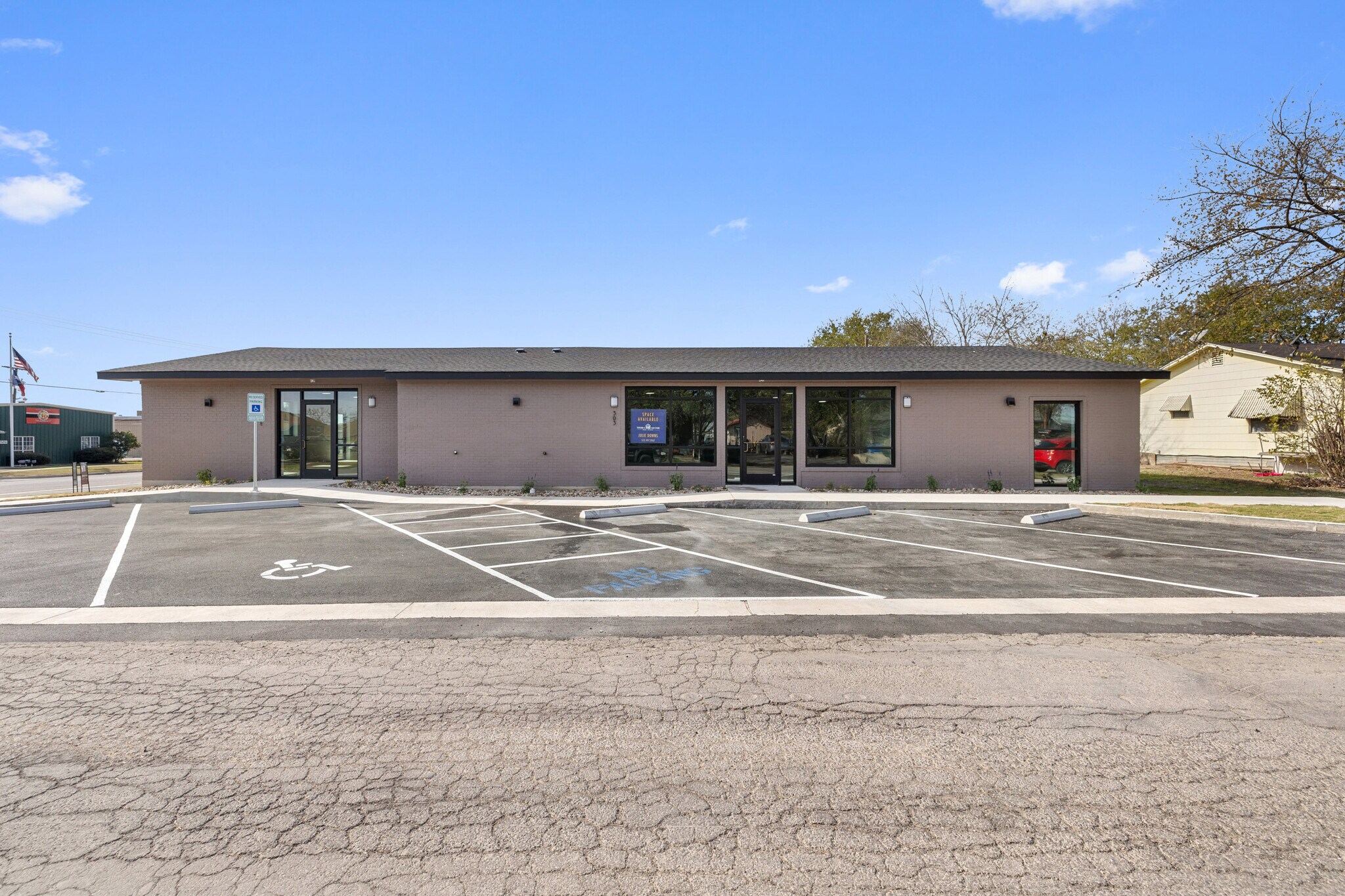 301-303 Elliott St, Taylor, TX for Rent
