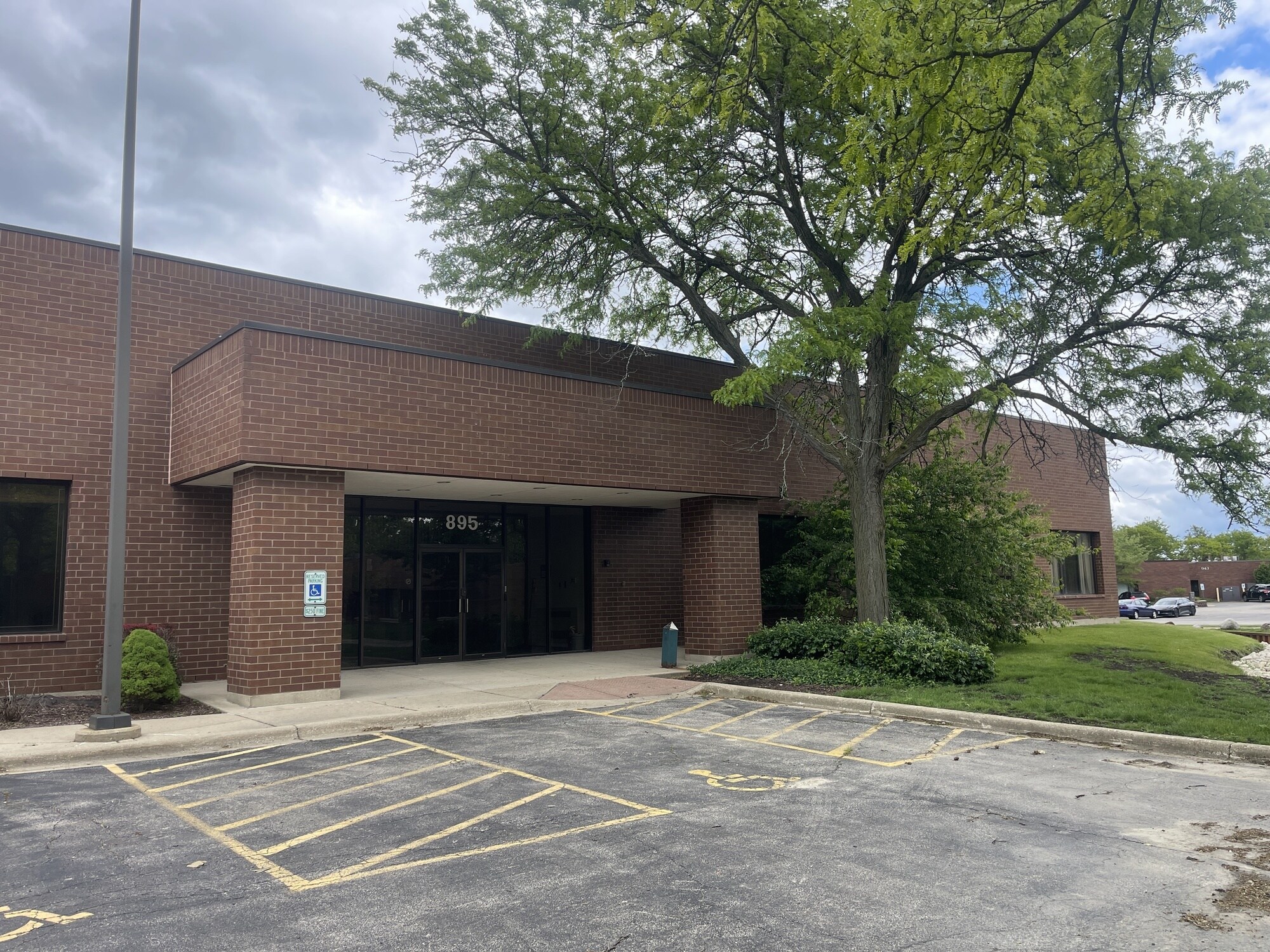 895 American Ln, Schaumburg, IL for Rent