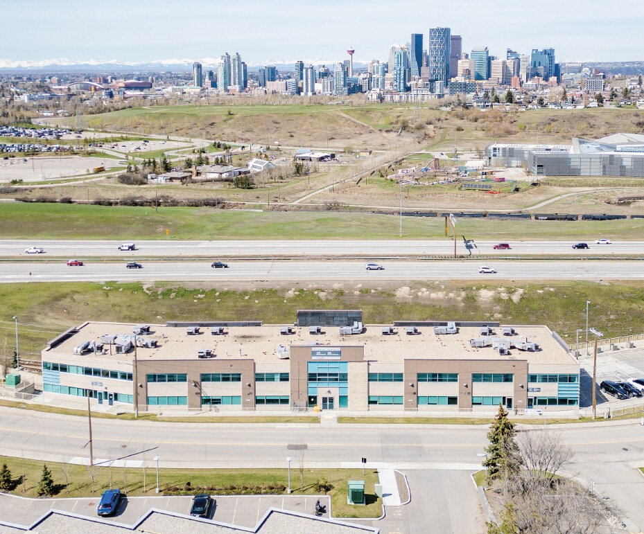 225 Manning Rd NE, Calgary, AB for Rent