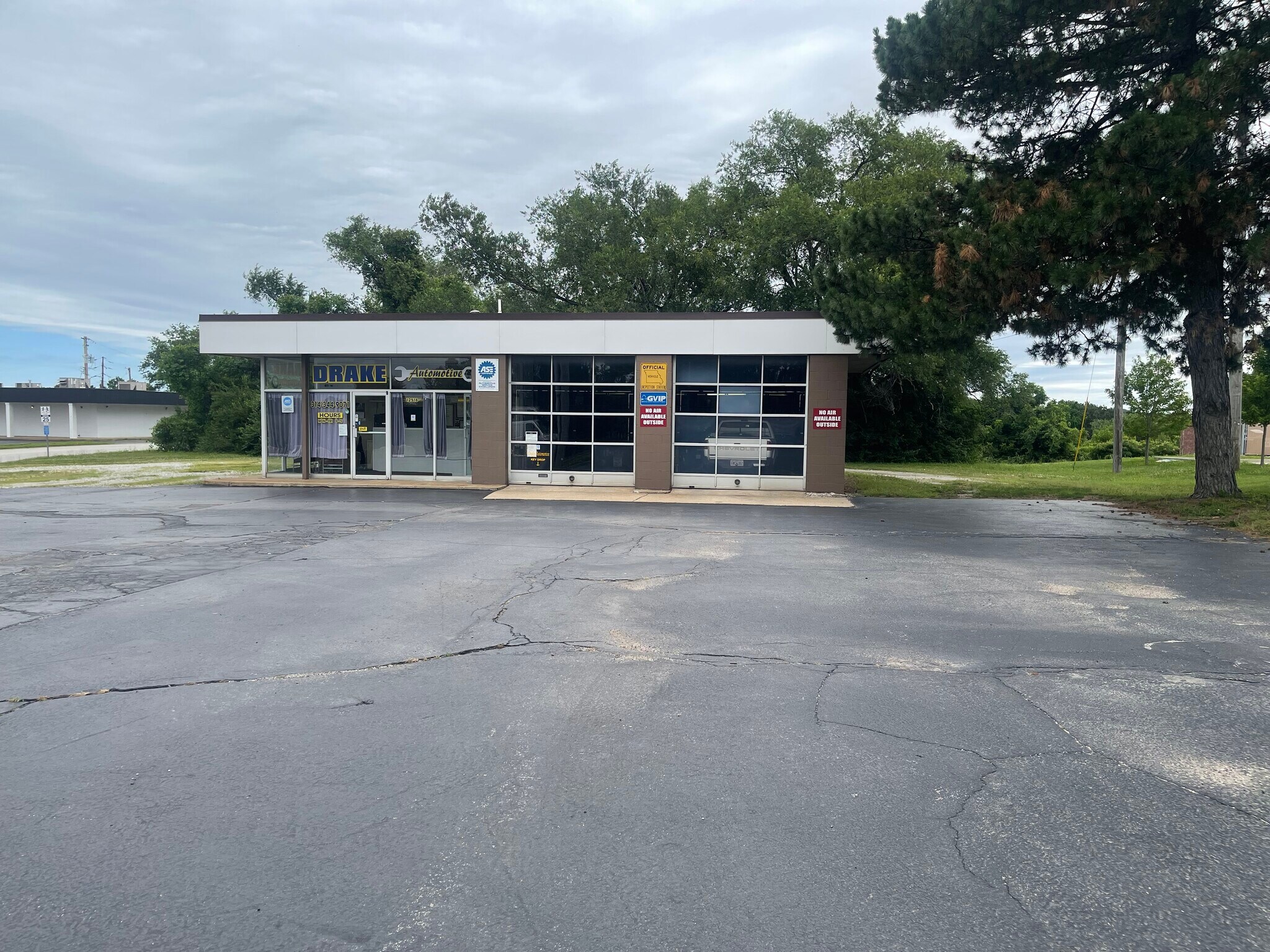 12518 Missouri Bottom Rd, Hazelwood, MO for Sale